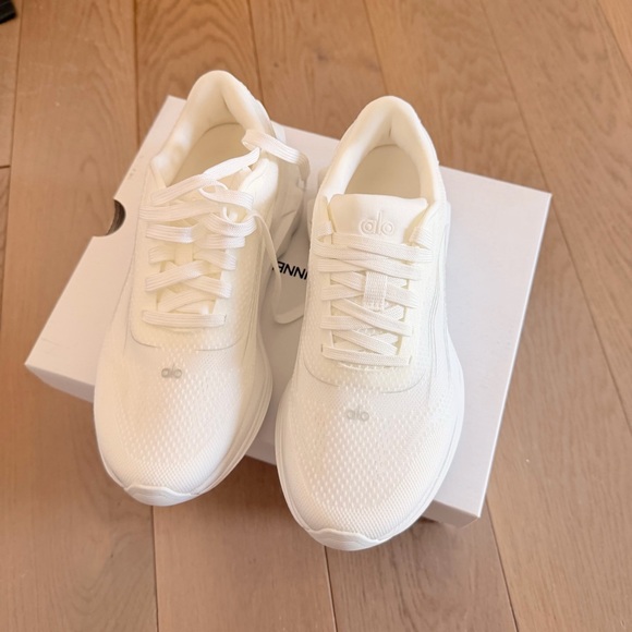 Alo White Runner Shoes Size 6 Women - Picture 3 of 6